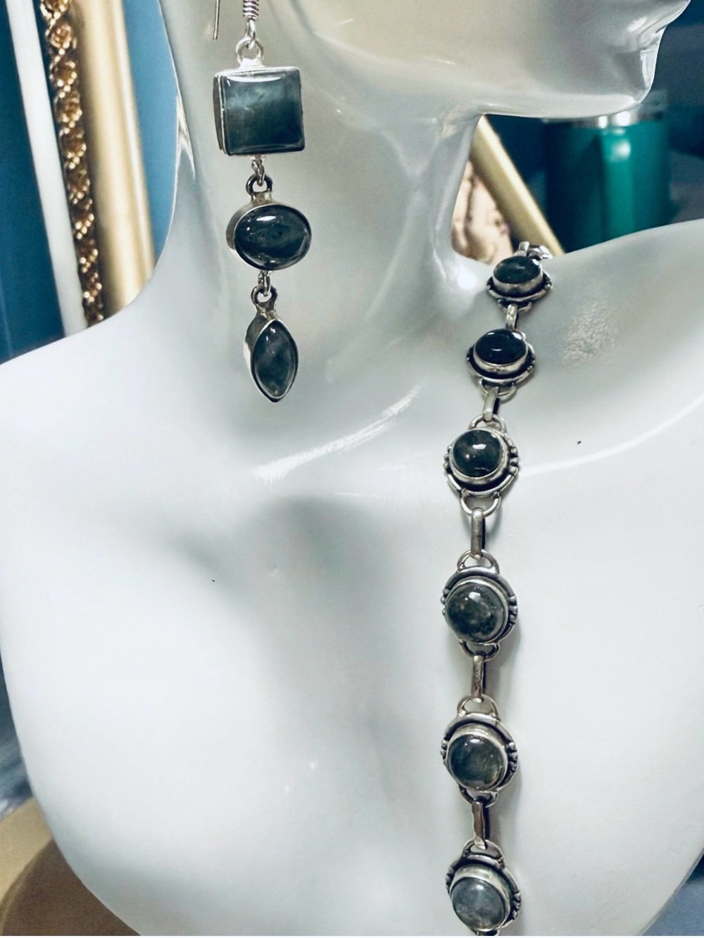 Stunning Set 925 Sterling Silver Labradorite Drop Earrings and Bracelet.